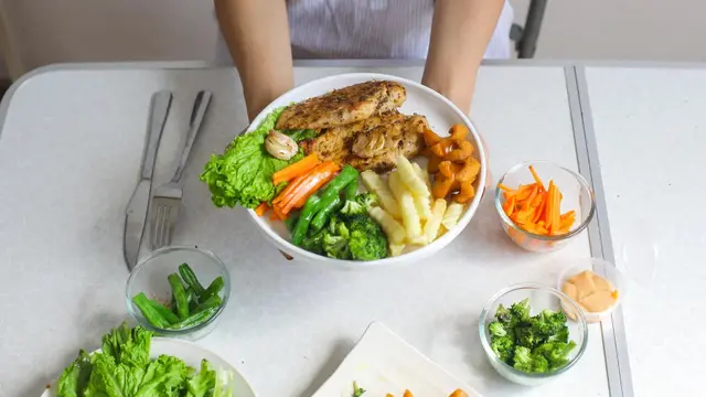 Cara Mengatur Pola Makan Harian agar Berat Badan Tetap Stabil dan Sehat